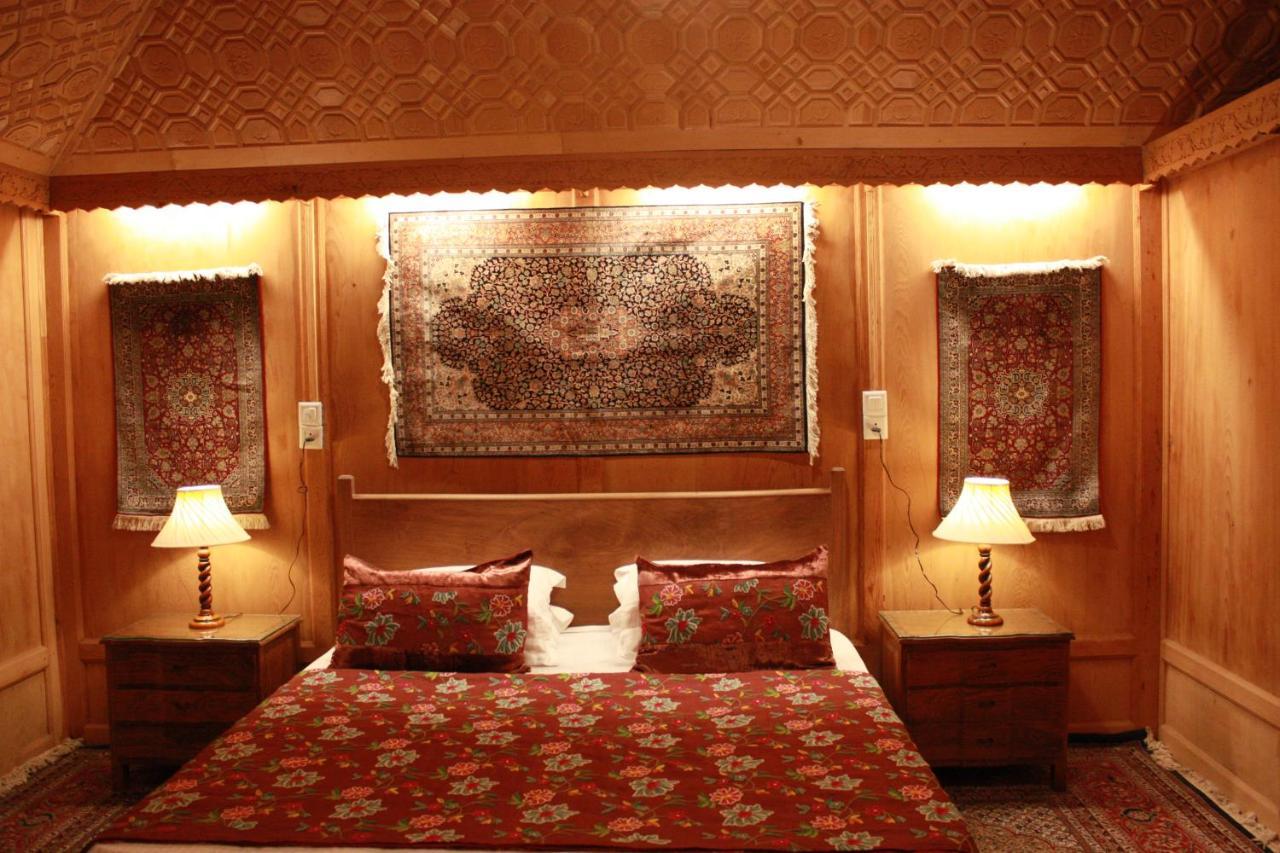 Khilona Luxury Heritage Houseboats Srīnagar Exterior foto