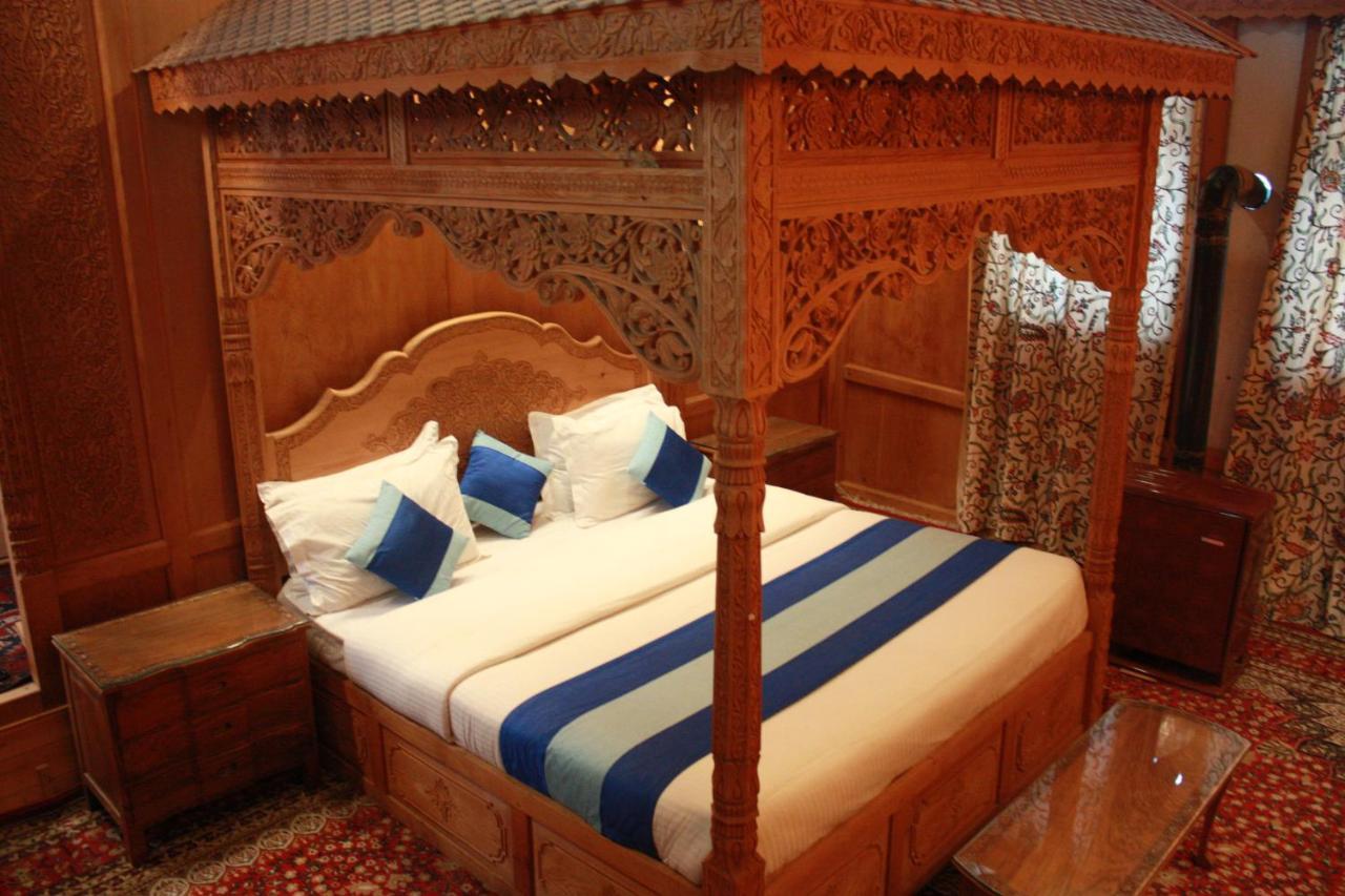 Khilona Luxury Heritage Houseboats Srīnagar Exterior foto
