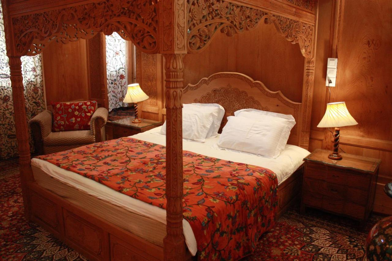 Khilona Luxury Heritage Houseboats Srīnagar Exterior foto