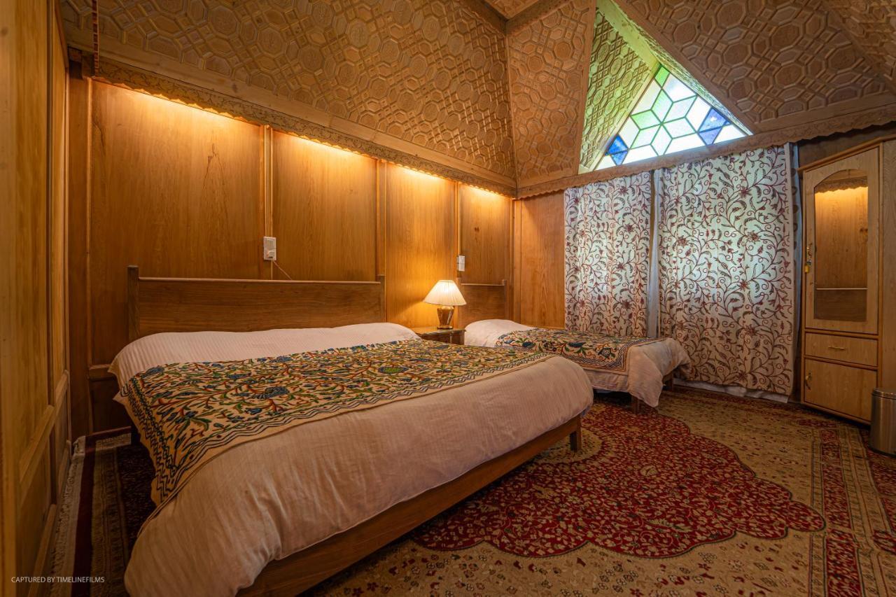 Khilona Luxury Heritage Houseboats Srīnagar Exterior foto